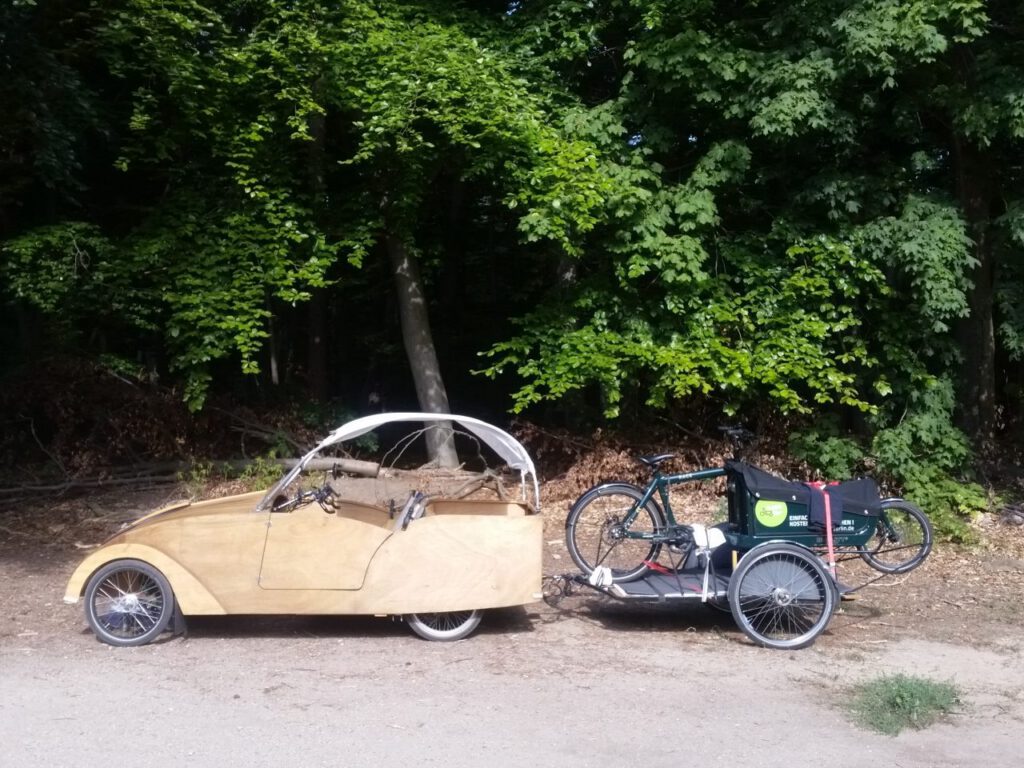 safely transporting a bullitt cargo bike by trailer behind the prototype - offroad and through Berlin traffic